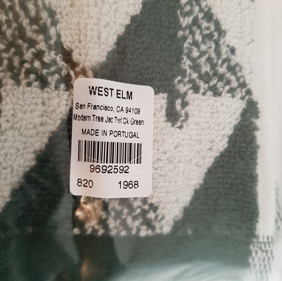 **West Elm Modern Pine Tree Jacquard Bath Towel (1 Towel) - Picture 11 of 13